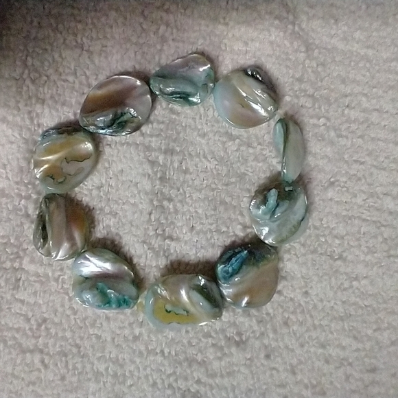 Beautiful blue and white shell stretch bracelet - Picture 1 of 2